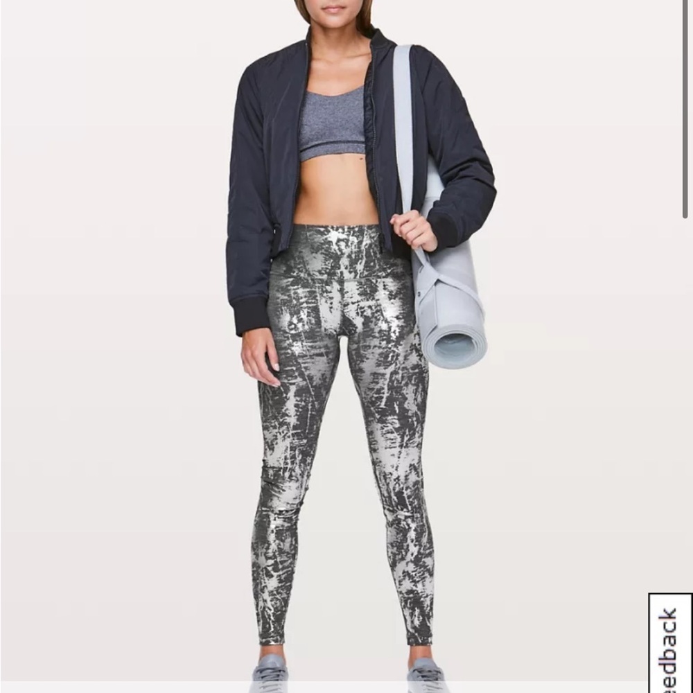 • Lululemon • Women’s Wunder Under Hi-Rise Tight
Brindle Foil Gray / Silver 4